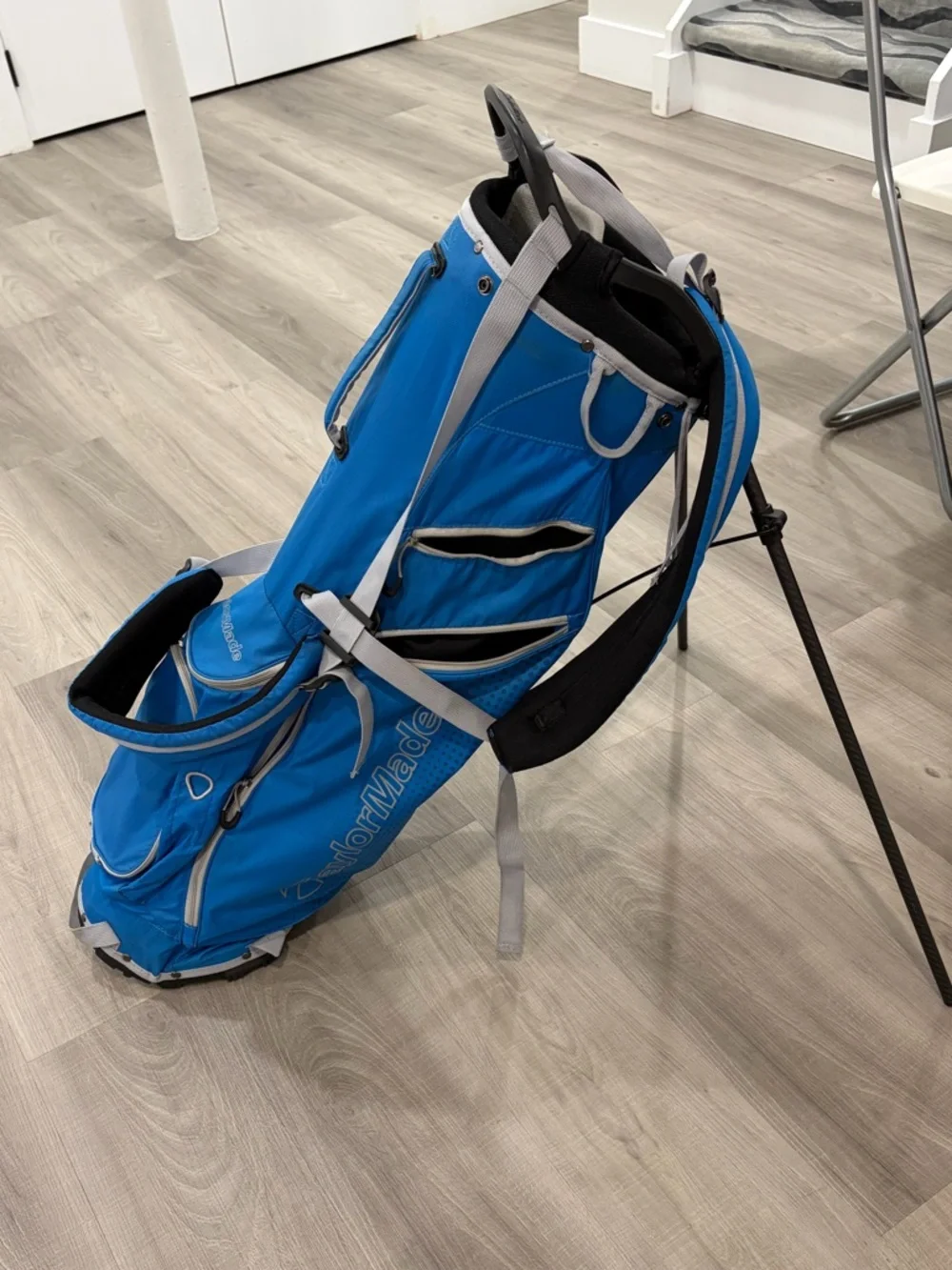 TaylorMade lightweight stand